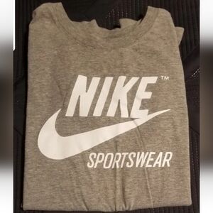 AUTHENTIC NIKE SPORTSWEAR Mens BLENDED T SHIRT Logo Gray & White Size Medium